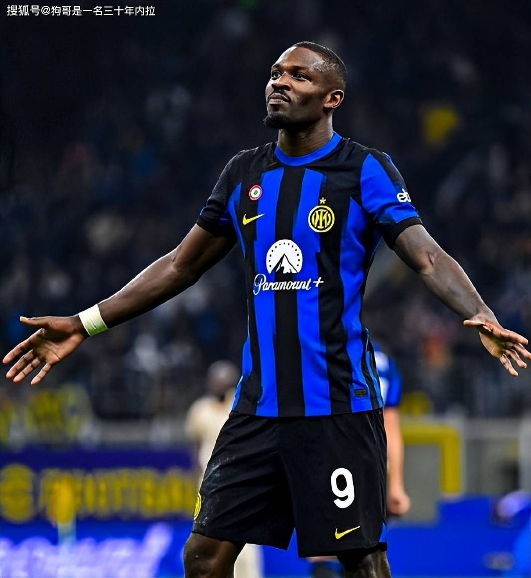 希尔-曼萨诺将执法皇马和毕包比赛，此前罚下赫伊森曾引争议（曾因罚下赫伊森惹争议，希尔-曼萨诺将吹罚皇马战毕包）