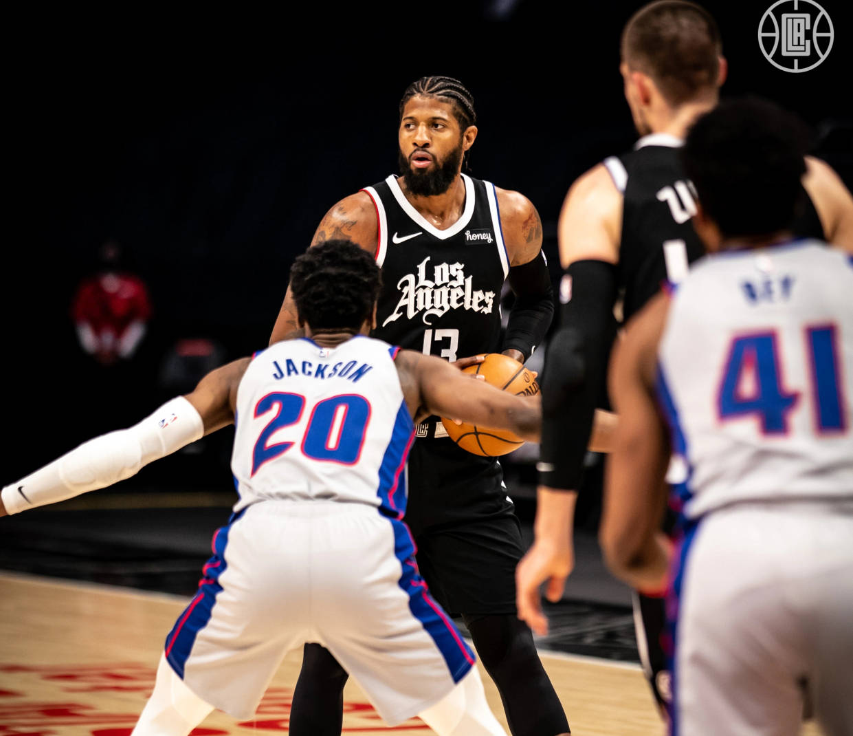 迈阿密vs纽约城：梅西领衔，布斯克茨、德保罗、阿尔巴出战（迈阿密对决纽约城：梅西挂帅，布斯克茨、德保罗、阿尔巴披挂上阵）