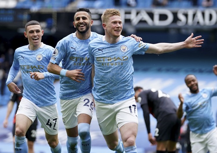 上海海港实现中超三连冠，为中国顶级联赛历史第三队（上海海港夺得中超三连冠，成中国顶级联赛史上第三队）