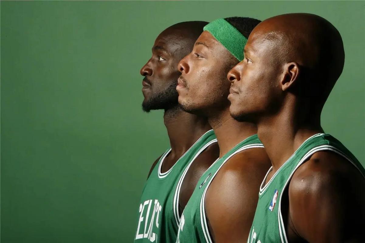 法兰克福官方：巴舒亚伊足部中骨骨折，已顺利接受手术（法兰克福官宣：巴舒亚伊足部中足骨骨折，手术已顺利完成）