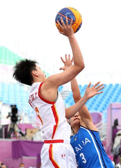 苏超泰州主帅：没觉得自己是城市英雄，走下领奖台就从零开始（苏超泰州主帅：我并非城市英雄，走下领奖台便归零再起步）