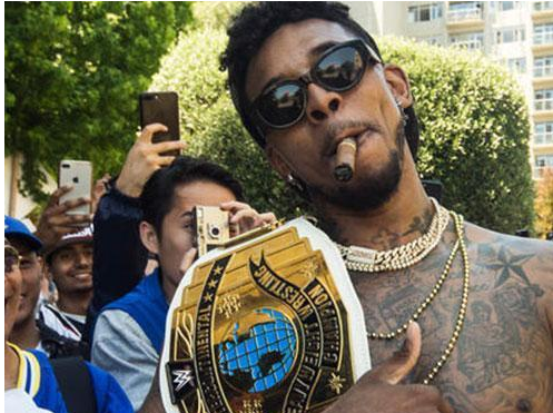 存在感拉满！狄龙半场15中8得到18分3助攻（手感火热！狄龙半场15投8中砍下18分3助攻）