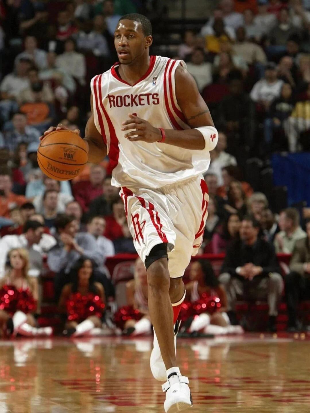 替补球员首秀即得分，成为焦点（替补登场首秀建功，瞬间抢镜）