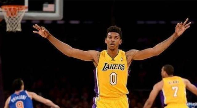 罗马税前年薪排名：迪巴拉1290万断崖领跑，利昂-贝利650万第2（罗马队税前薪资榜：迪巴拉1290万一骑绝尘，利昂-贝利650万位居第二）