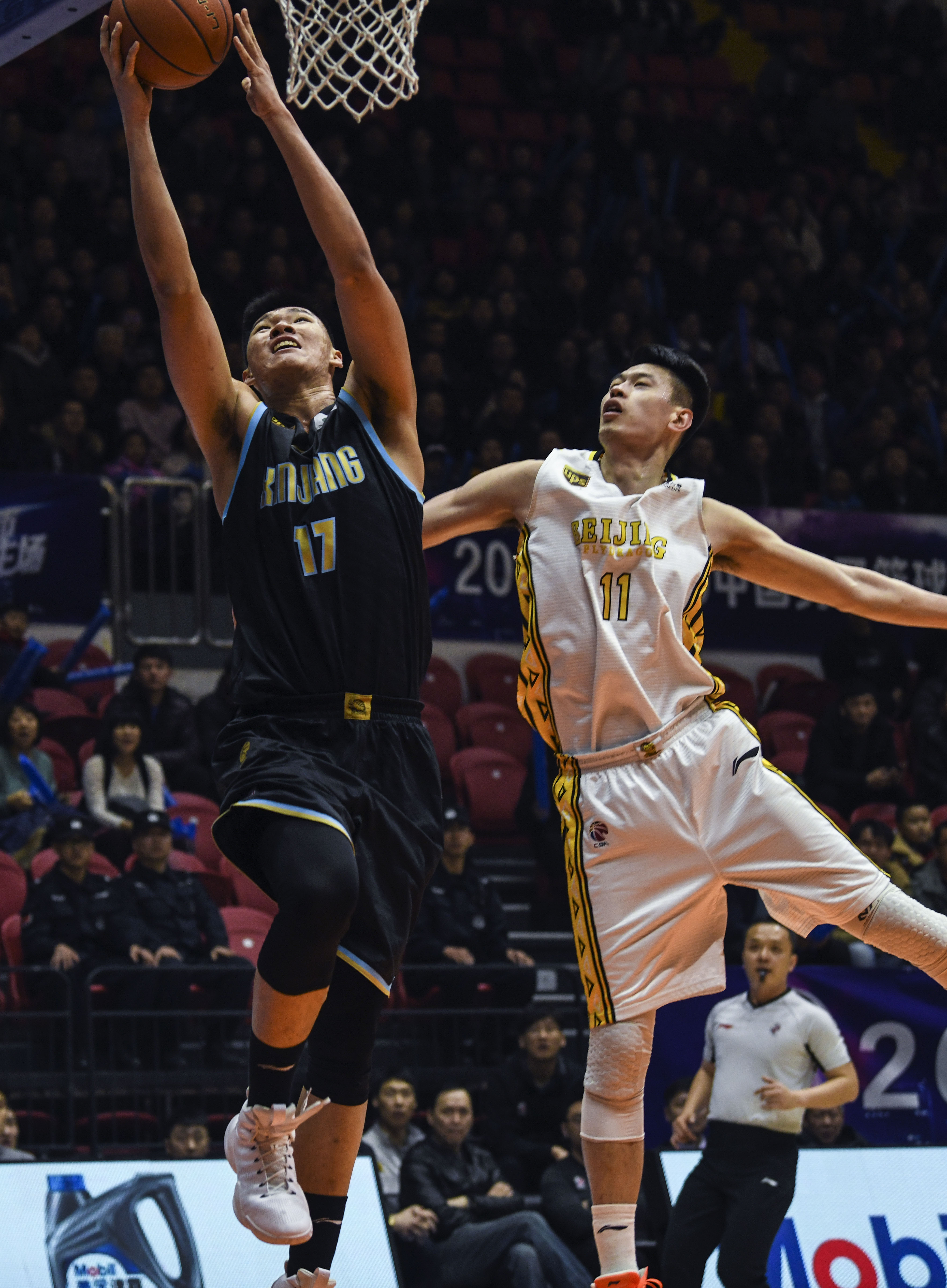 篮球火箭旧将回归休城，粉丝热烈欢迎（火箭旧将重返休城，球迷热情相迎）