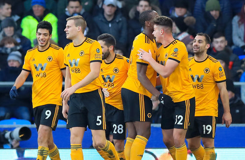 身临其境！跟着镜头冲进球场感受终场哨响瞬间迈阿密众将的喜悦（沉浸式视角：随镜头冲入球场，见证终场哨响时刻迈阿密众将的喜悦）